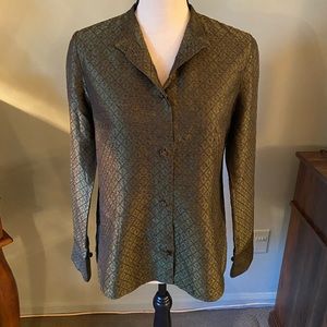 New TAHARI shiny long sleeve button-down blouse. Size S.